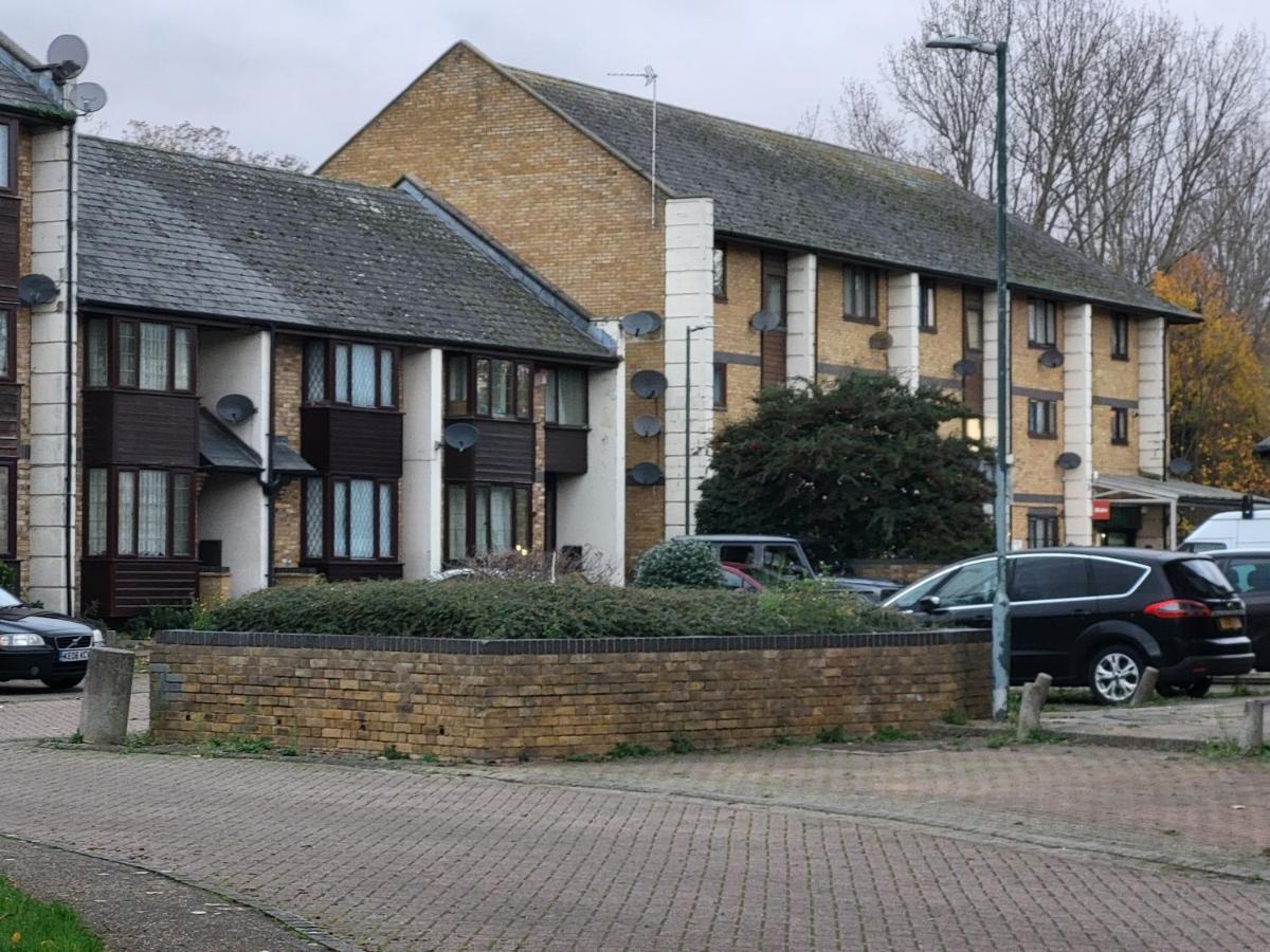 Manor Place Apartment Thamesmead Thamesmead  Exterior photo